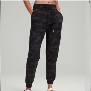 Lululemon Scuba High-Rise Camo‎ Jogger *Fleece 28" size 4